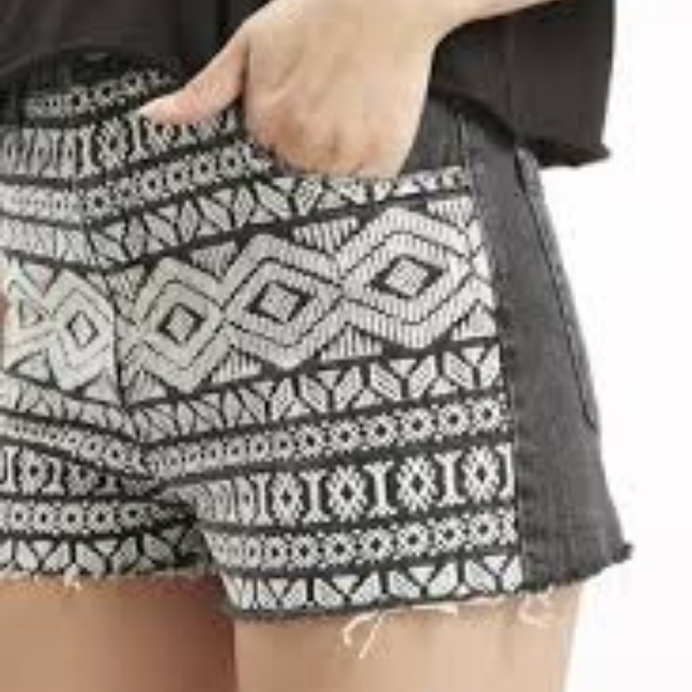 Topshop women 6 black Moto embroidered mom jeans shorts raw hem festival Boho